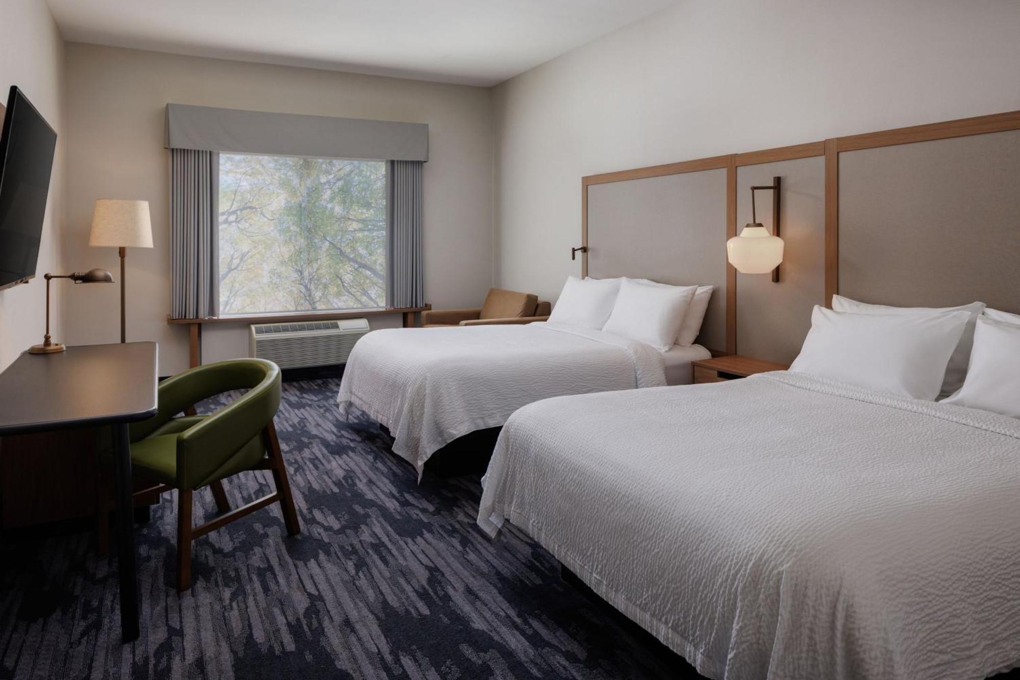Fairfield Inn & Suites By Marriott Kelowna Exterior photo
