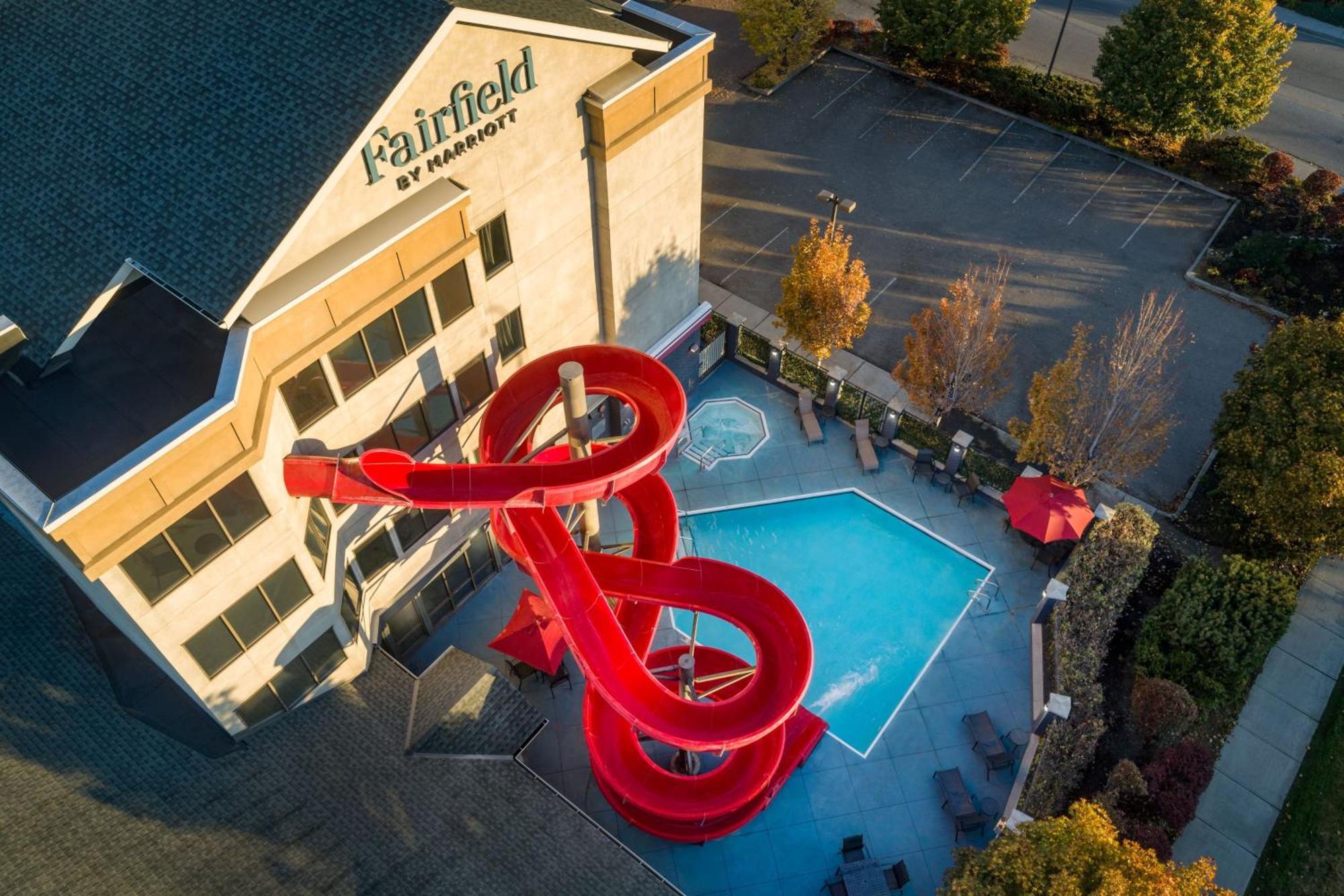 Fairfield Inn & Suites By Marriott Kelowna Exterior photo