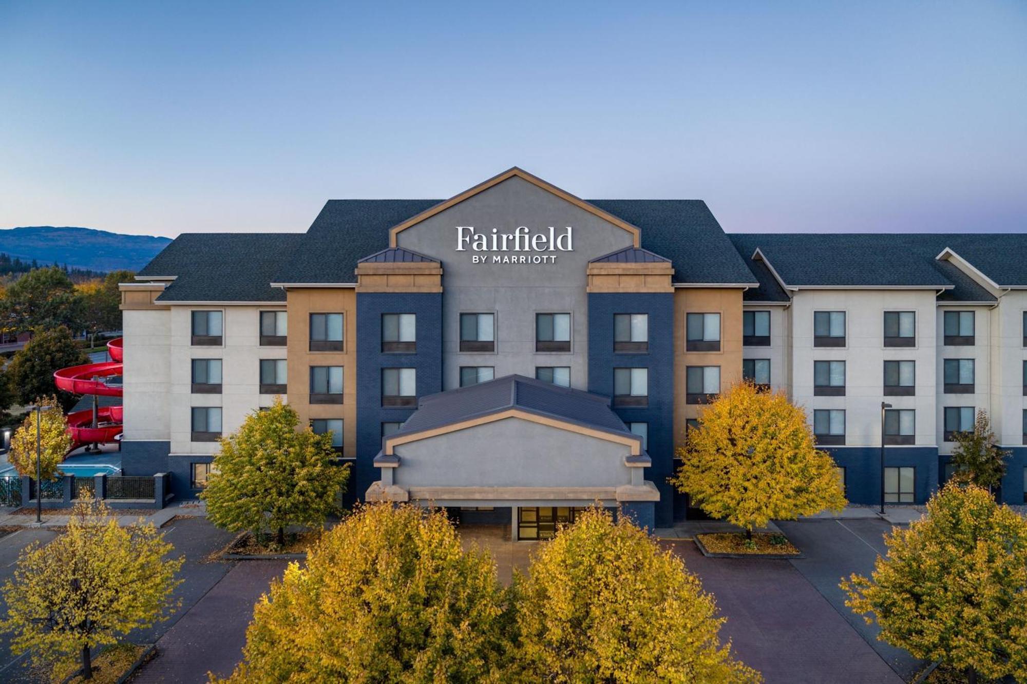 Fairfield Inn & Suites By Marriott Kelowna Exterior photo