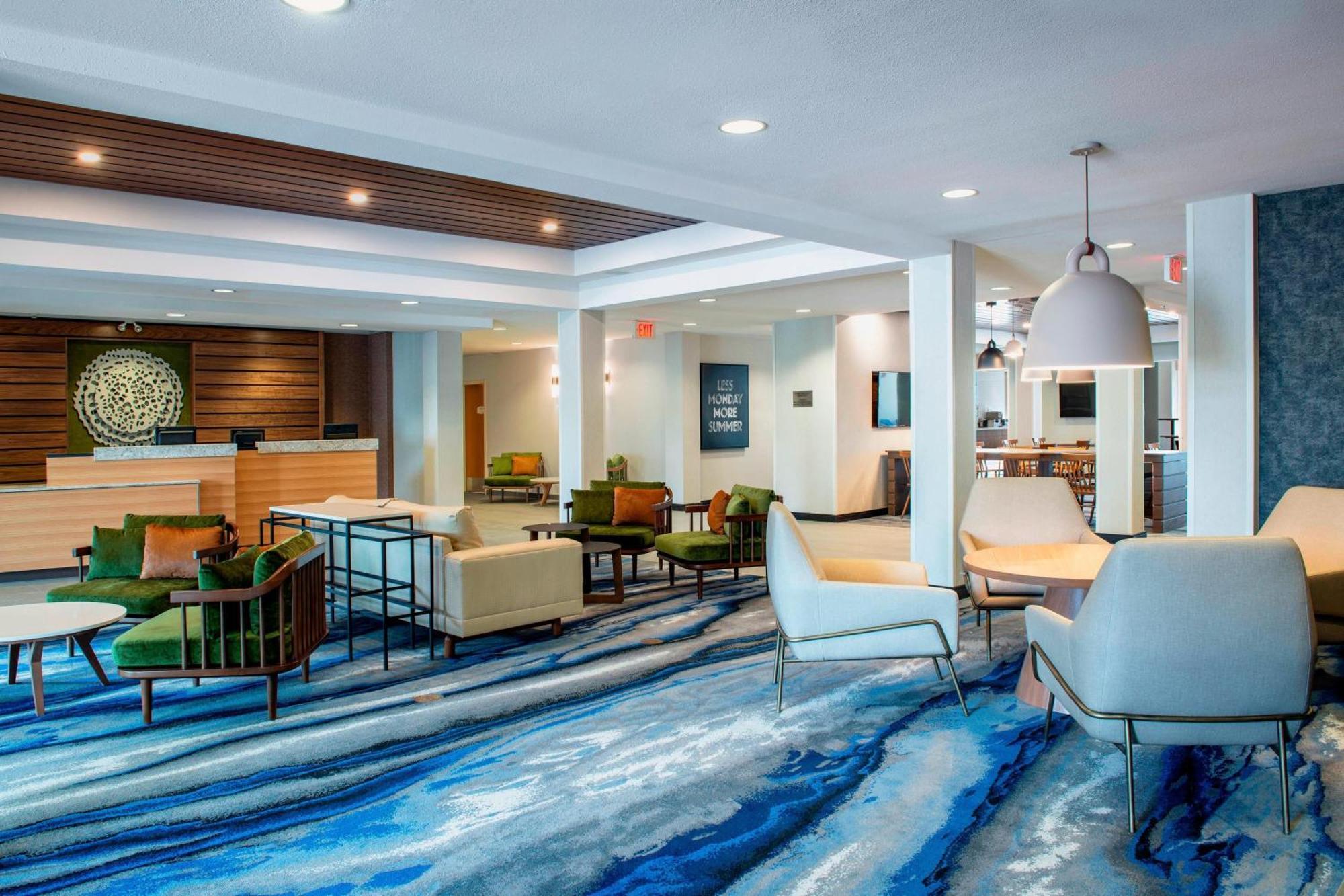 Fairfield Inn & Suites By Marriott Kelowna Exterior photo