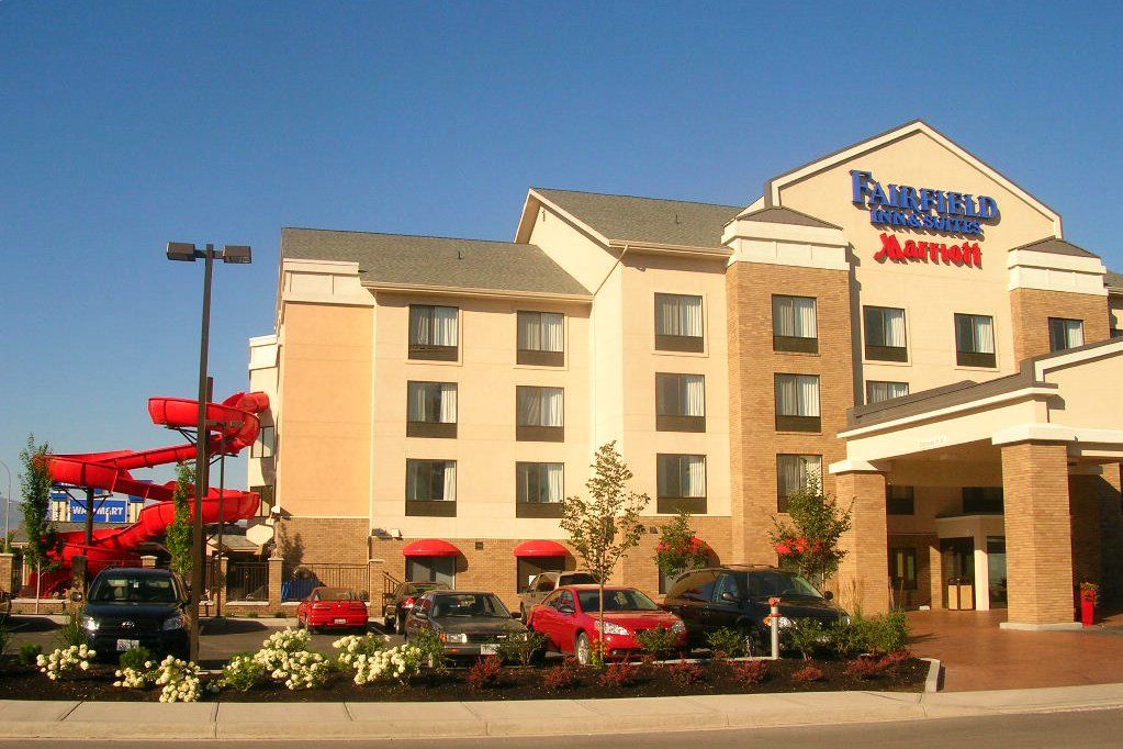 Fairfield Inn & Suites By Marriott Kelowna Exterior photo