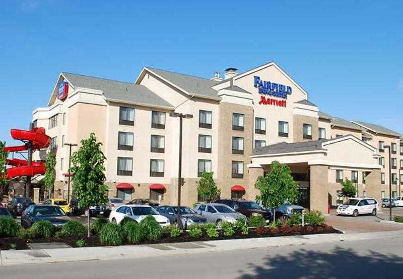Fairfield Inn & Suites By Marriott Kelowna Exterior photo