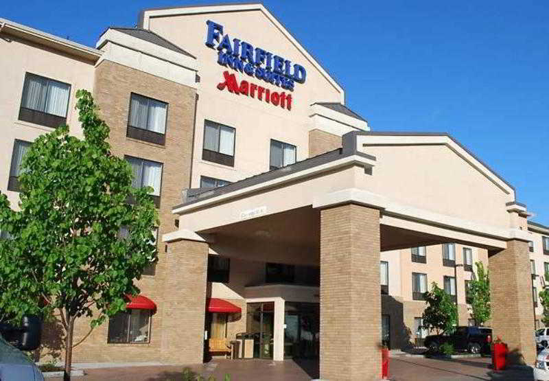 Fairfield Inn & Suites By Marriott Kelowna Exterior photo